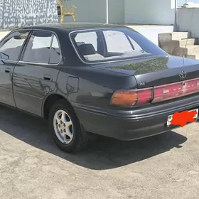 Toyota Camry 1990