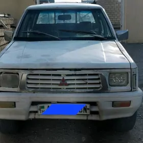 Mitsubishi L200 2001
