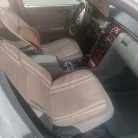 Mercedes-Benz E320 1998