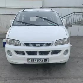 Hyundai H-1 2001