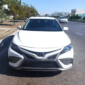 Toyota Camry 2022
