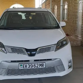 Toyota Sienna 2019