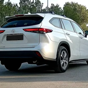 Toyota Highlander 2021
