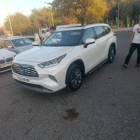 Toyota Highlander 2021