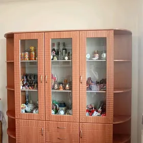 сервант в отличном состоянии