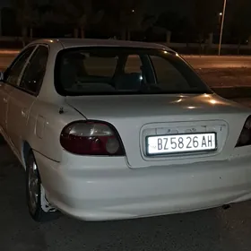 Kia Sephia 2001