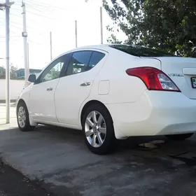 Nissan Versa 2011