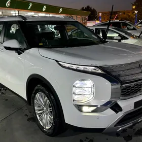 Mitsubishi Outlander 2025