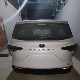 Toyota Sienna 2023