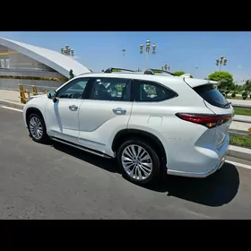 Toyota Highlander 2021