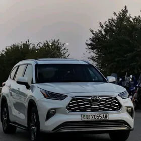 Toyota Highlander 2022