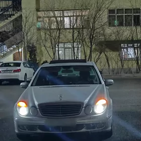 Mercedes-Benz E320 2005