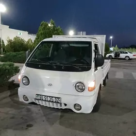 Hyundai H-1 1998