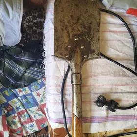 дрель Интерскол. Лапата