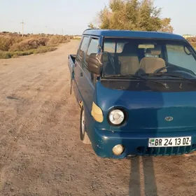 Hyundai H-1 2002