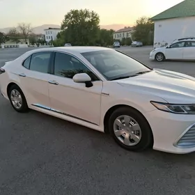 Toyota Camry 2021