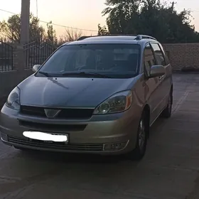Toyota Sienna 2004