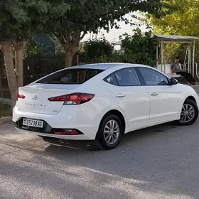 Hyundai Elantra 2019