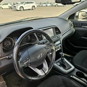 Hyundai Elantra 2020