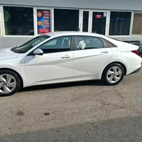 Hyundai Elantra 2022