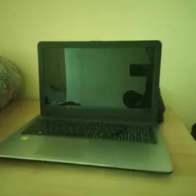 Asus kompýuter