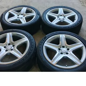 Mersedens Benz.