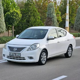 Nissan Versa 2011