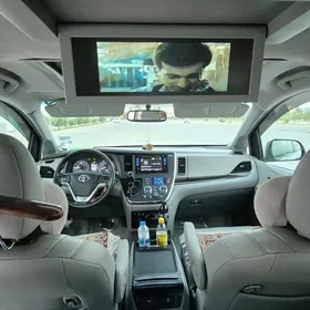 Toyota Sienna 2015