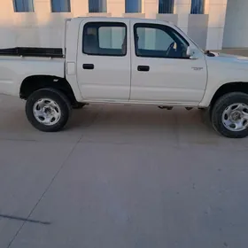 Toyota Hilux 2004