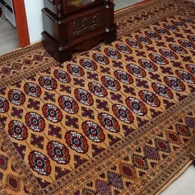 turkmen haly elde dokalan