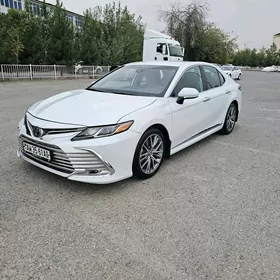 Toyota Camry 2021