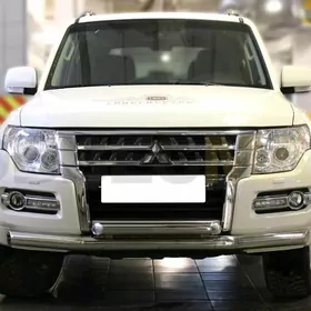 Mitsubishi Pajero 2015