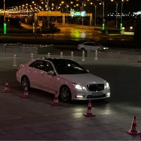 Mercedes-Benz E350 2011