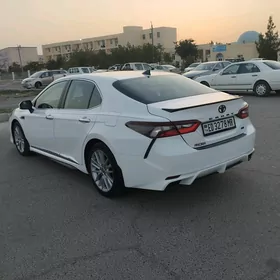 Toyota Camry 2021