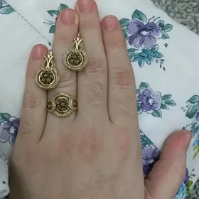 Gyzyl Kamplekt