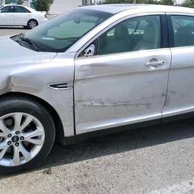 Ford Taurus 2012