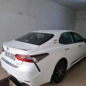 Toyota Camry 2021