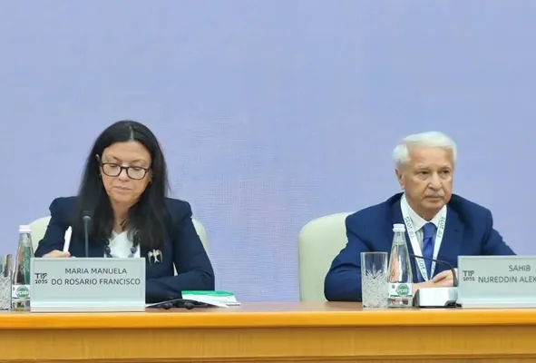 Azerbaýjan nebit tankerini gurup, Türkmenistana sowgat berer