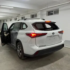 Toyota Highlander 2021