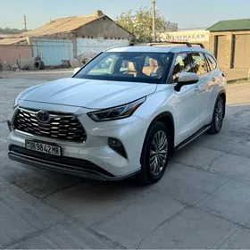 Toyota Highlander 2021