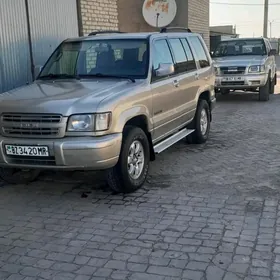 Isuzu Trooper 2002