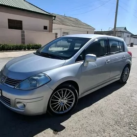 Nissan Versa 2012