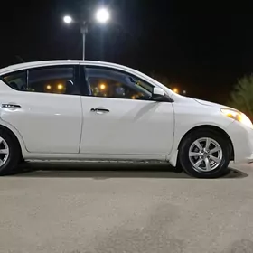 Nissan Versa 2011