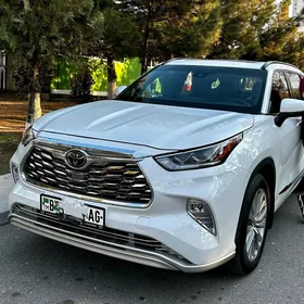 Toyota Highlander 2021
