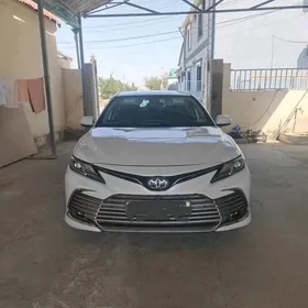 Toyota Camry 2021