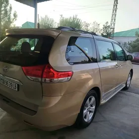 Toyota Sienna 2010