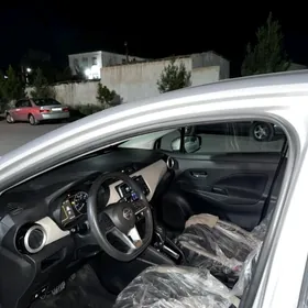 Nissan Versa 2021