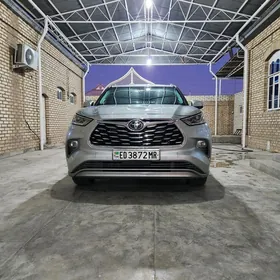 Toyota Highlander 2021