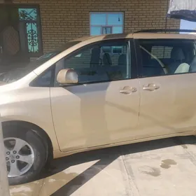 Toyota Sienna 2011