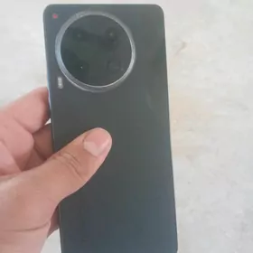 Tecno camon 30